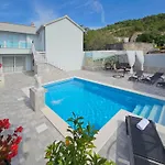 Casa de Férias Vinovac By Interhome Pirovac