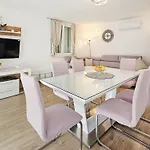 Vinovac By Interhome Pirovac