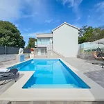 Casa de Férias Vinovac By Interhome *