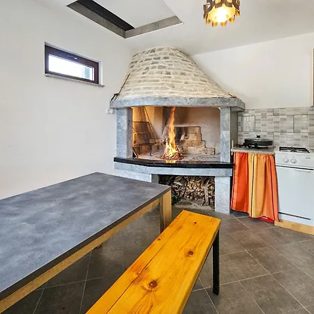 Vinovac By Interhome 피로바츠