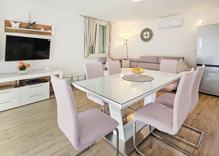 Vinovac By Interhome 피로바츠